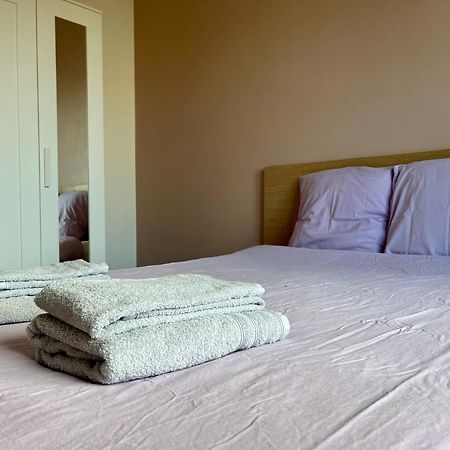 Grand Appartement A Deux Pas De La Vieille Ville 瓦讷 外观 照片