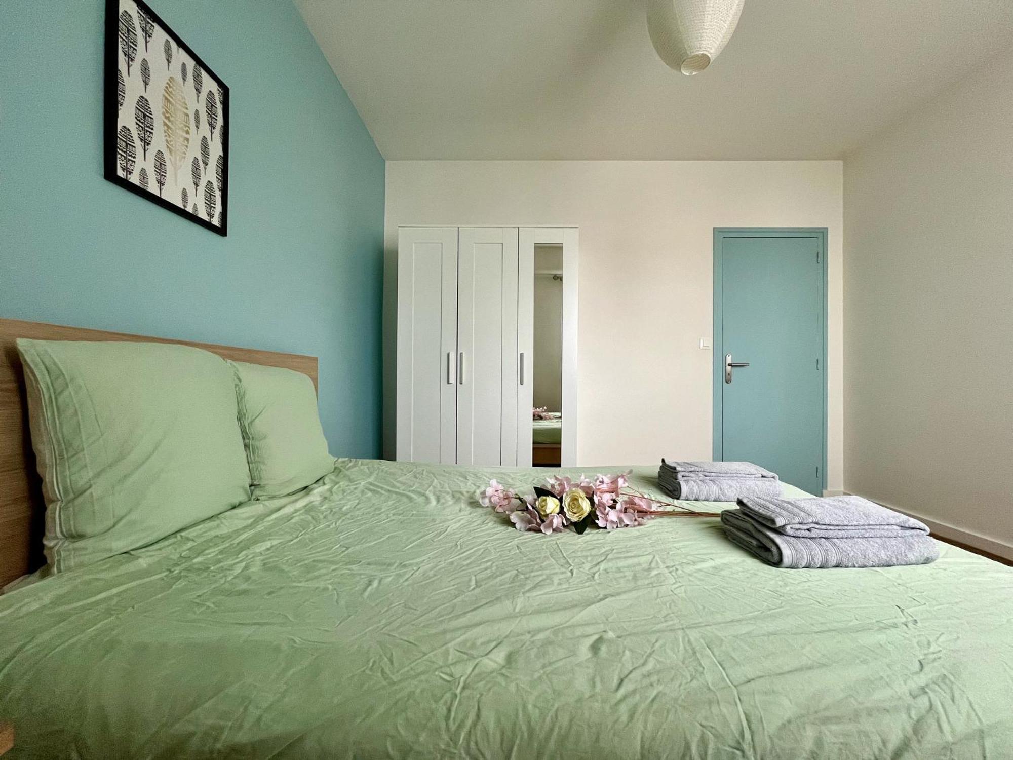 Grand Appartement A Deux Pas De La Vieille Ville 瓦讷 外观 照片
